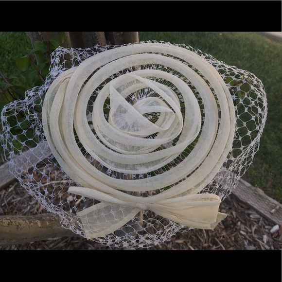 VINTAGE Lace Head Piece with Bow 🎀 - Picture 1 of 4